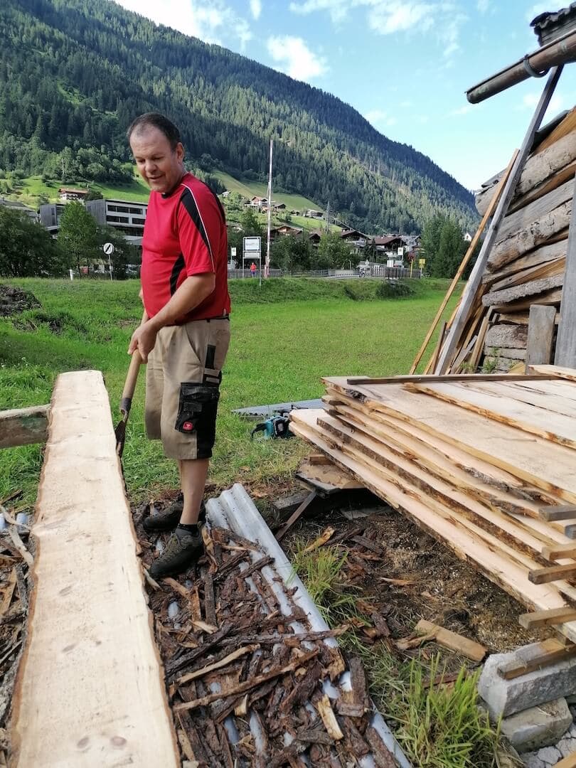 Entrinden der Bretter