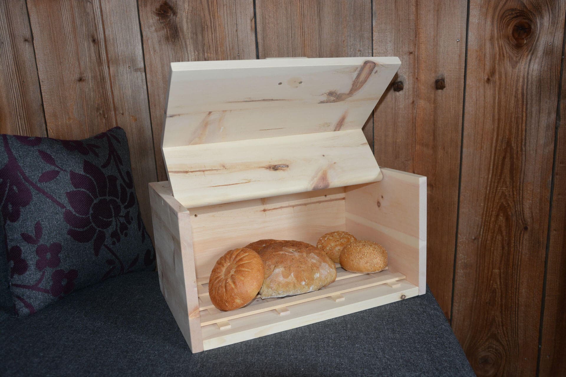 Eine Brotbox aus Zirbenholz