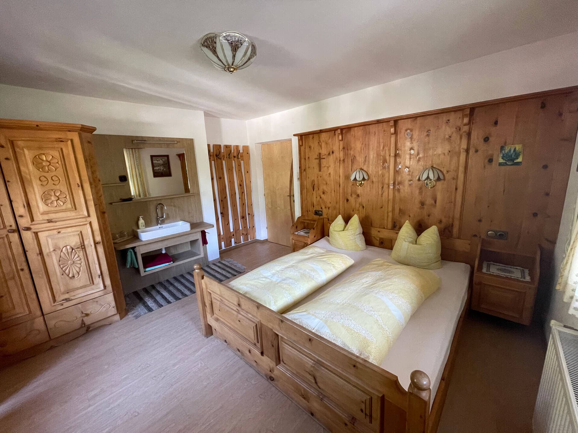 Eine Innenaufnahme eines Zimmers der Ferienwohnung